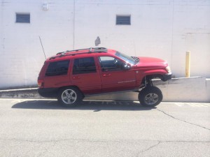 Jeep Grand Cherokee WJ flexing on loading dock
